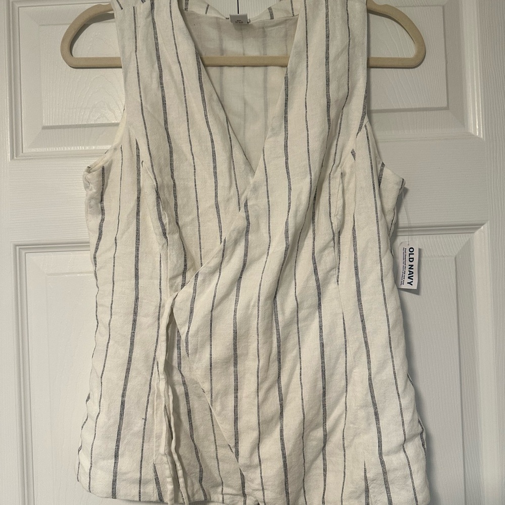 Old Navy Women's White and Blue Striped Tank Top